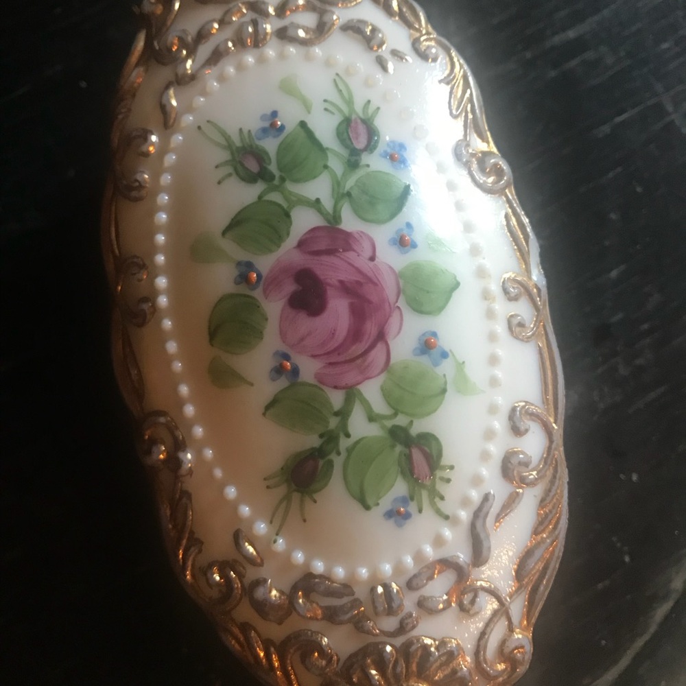 Vintage oval Victorian trinket box with a flower design